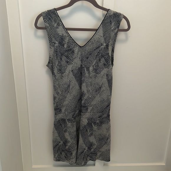 Tart Gray Print Romper - worn 2x - perfect condition. - Picture 4 of 8